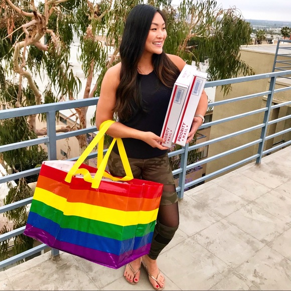 Meet Your Posher, Angela 🍍 - Picture 2 of 3